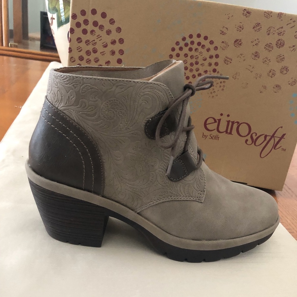 BNIB EuroSoft Talen Bootie - Lt. Grey - 7.5M